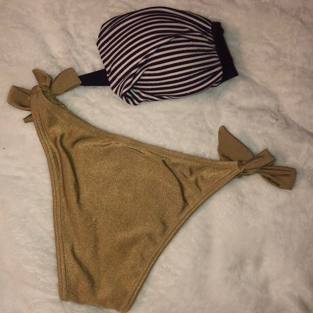 Bikini - Picture 2 of 2